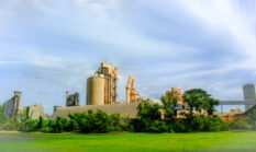 Akibat Antrian Yang Panjang Mengakibatkan Kapal Pengangkut Semen Ke Tanimbar Mengalami Keterlambatan Pemuatan.